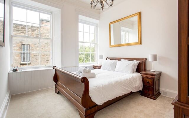 Perfect City Centre Location 50M From Princes St