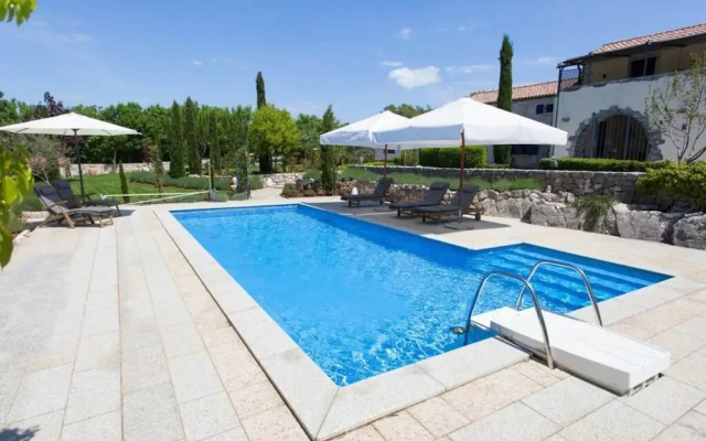 House of Olives Comfortable Holiday Residence
