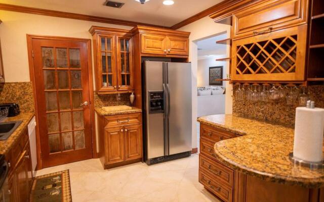 Your Cozy Spacious home with Heated Pool