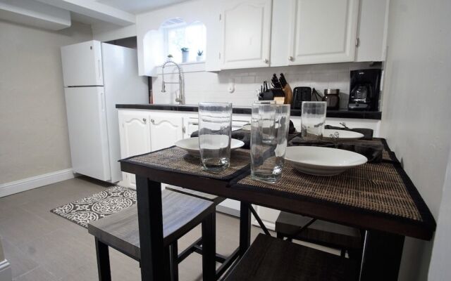 Charming Bungalow Next to UNC - Free Cruiser Bikes!