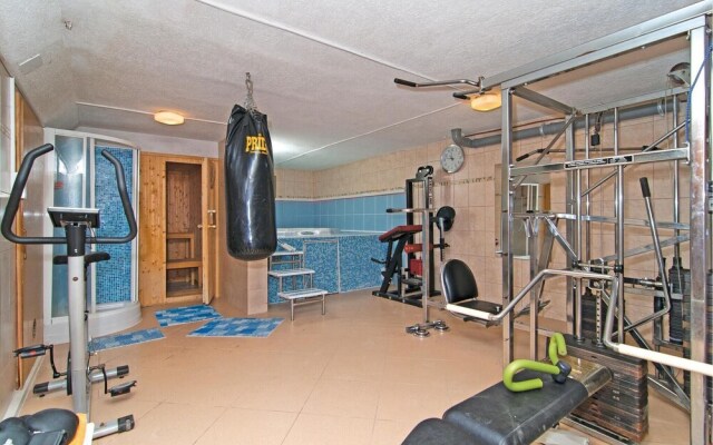 Nice Home in Split With Sauna, Wifi and 7 Bedrooms