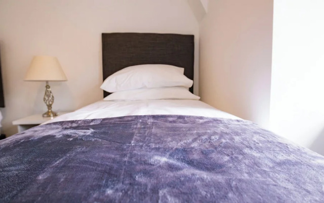 Housesleeps6-garden-parking-familly&contractors