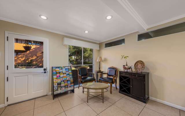 Clarion Collection Carmel Oaks Inn