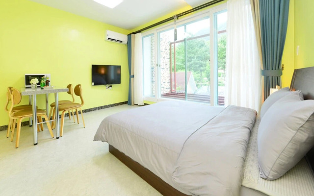 Funnymungmung Galaxy House