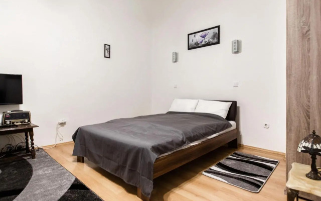 W2 Synagogue Apartment