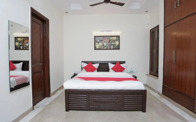 OYO Rooms Noida City Centre 208
