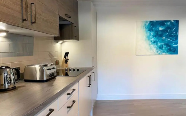 Modern Stylish 2 bedroom 2 Bath Apts.