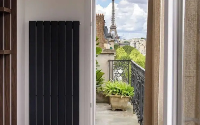 Apartment for 8 People in Grenelle