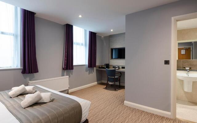 Surya Hogs Back Hotel and Spa