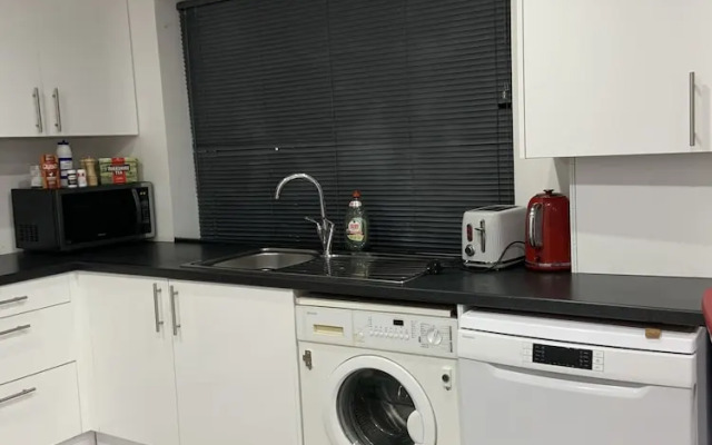 Inviting 2-bed Fully Furnished House-high Wycombe