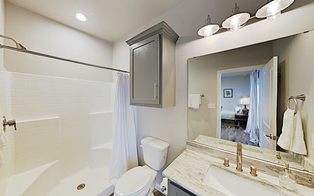 Canal-Front - 3 Br Home