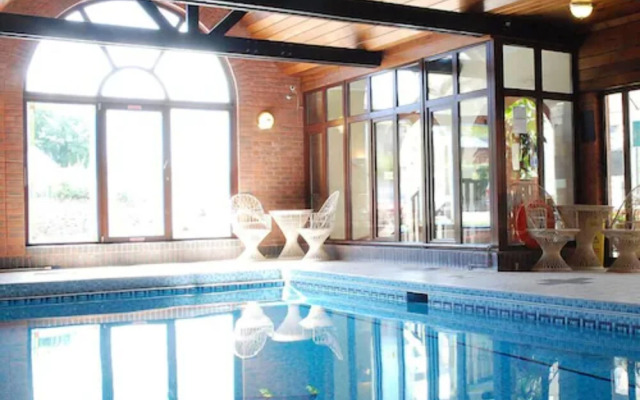 Crown & Cushion Hotel