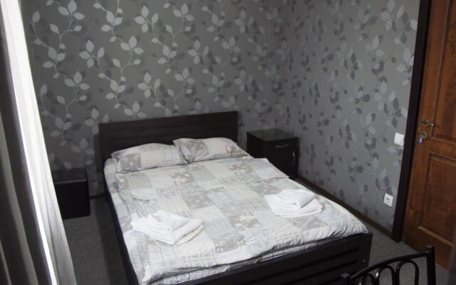 7 rooms