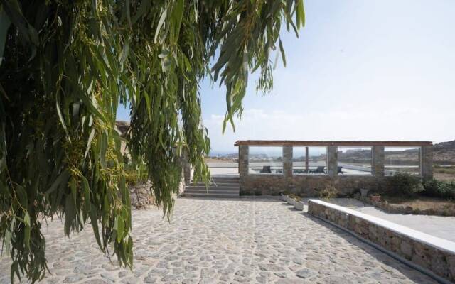Modern Mykonos 2 Bd Aqua w shared Pool