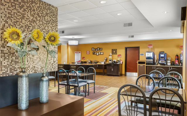 Best Western Plus Hiawatha Hotel