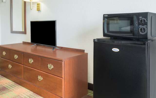 Super 8 by Wyndham Sweet Springs