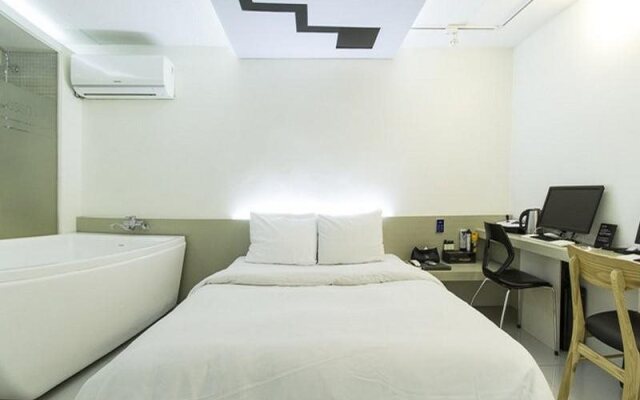 Lusso Hotel