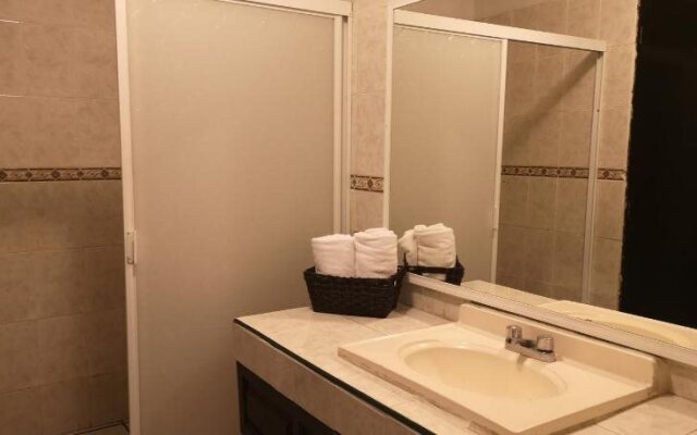 Capital O Zona Dorada Inn