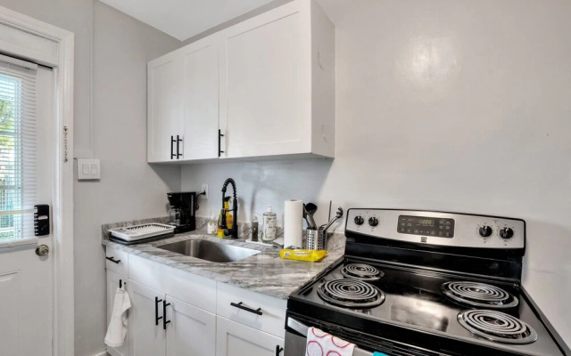 Sunset Stays by the Beach & Caddy's