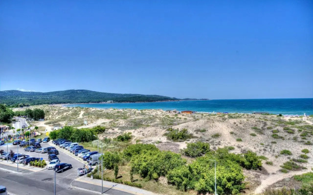 802, spacy apm with sea view.