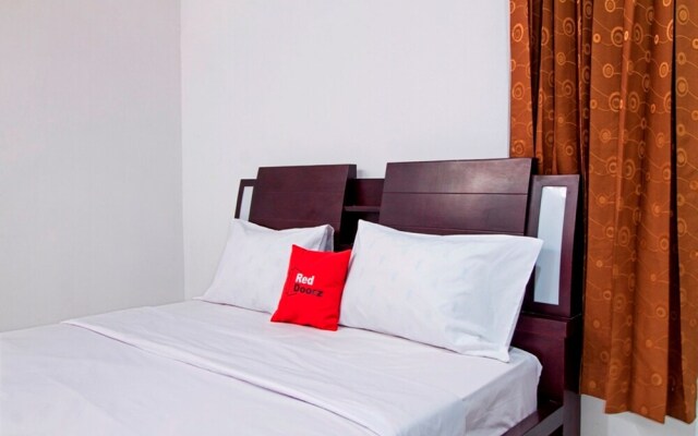 RedDoorz Plus Near ITC Fatmawati