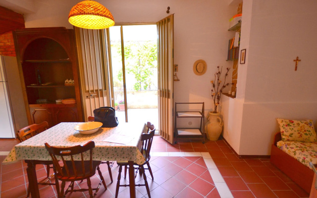 Casa unifamiliar con jard n privado