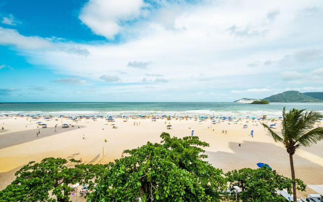 Apto pé na areia com linda vista frente mar CEL403