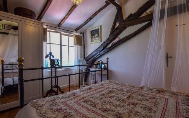 Renovated house with private swimming pool, close to Villefranche-du-Périgord.