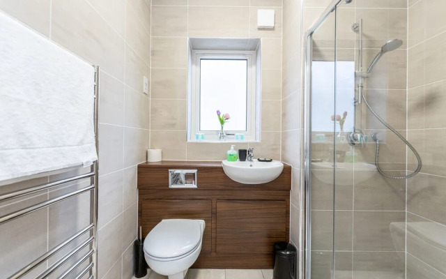 2BR Apt-sleeps 5-accessible-central Dartford