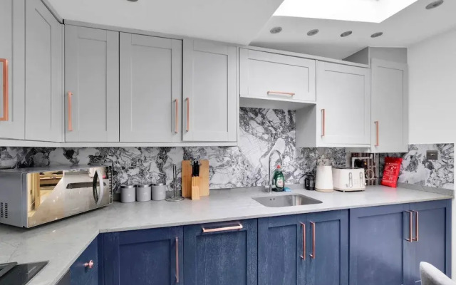 Newly Refurbished 2 Bed Hse Town Centre