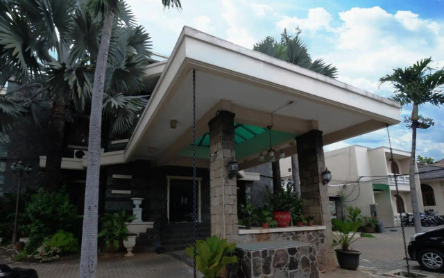Arimbi Pejaten Suites