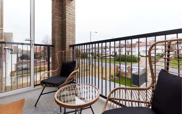 The Wembley Park Wonder - Charming 2bdr Flat With Balcony
