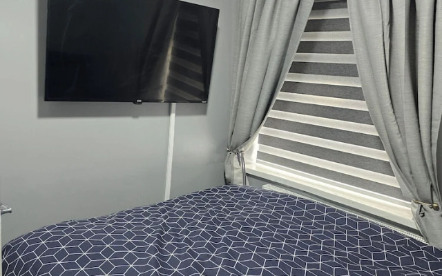 Manchester - House - Sleeps 6 - Parking - Garden