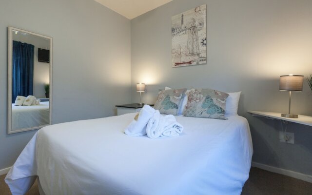 Manhattan Square 12 by CTHA