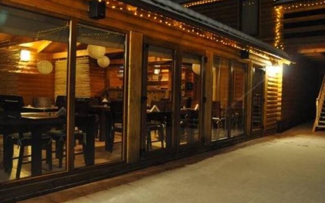 Sunny Mountain Hotel