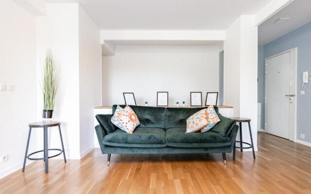 Design 3 bedrooms appartment, near Champs Elysees