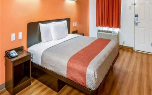 Motel 6 Euless, TX - DFW West