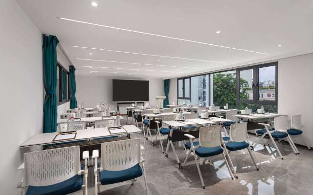 Days Inn By Wyndham Hainan Sanya Bay