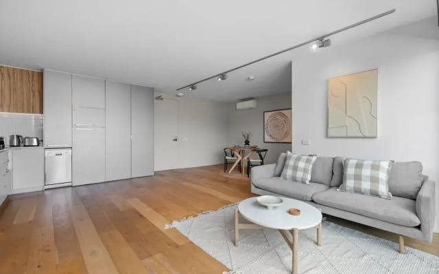 Lovely 1-bed With Balcony in St Kilda's Heart