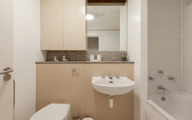 Platinum Apartment near Gloucester Road 9950