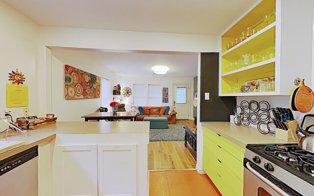 Hip 2BR Austin Bungalow by RedAwning