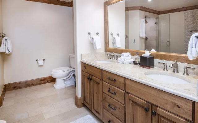 Vail Mountain View #402 4 Bedroom Condo