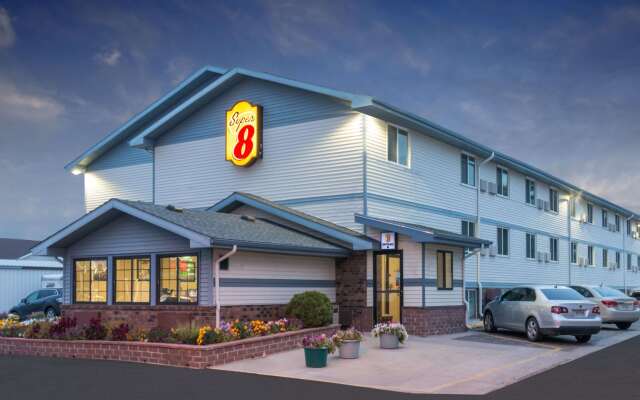 Super 8 by Wyndham Pierre SD