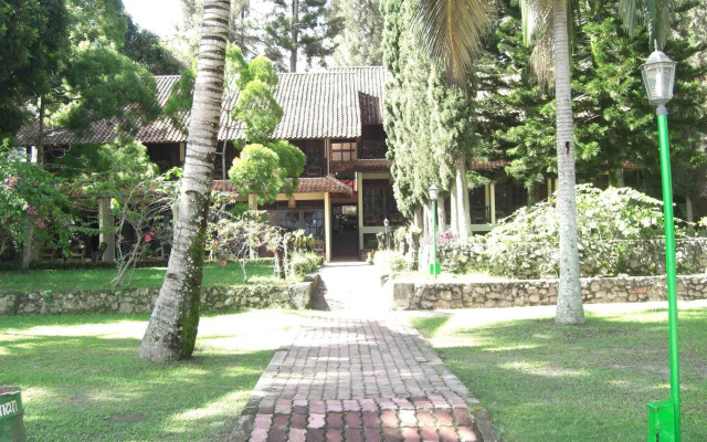 Pandu Lakeside Hotel Tuktuk