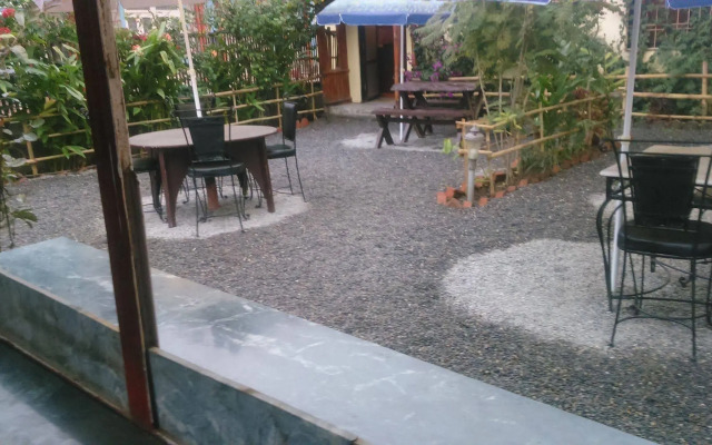 Hotel Arhant Inn