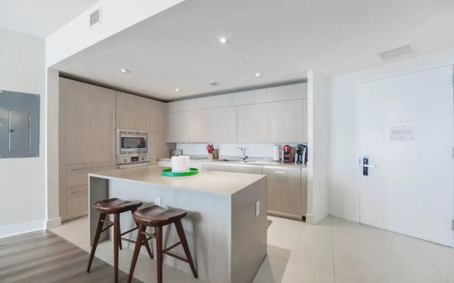 Fantastic 2BR Condo at Hollywood