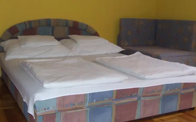 Kis Apartmanhaz