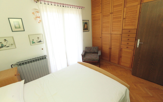 House Mrcela 200m From Beach
