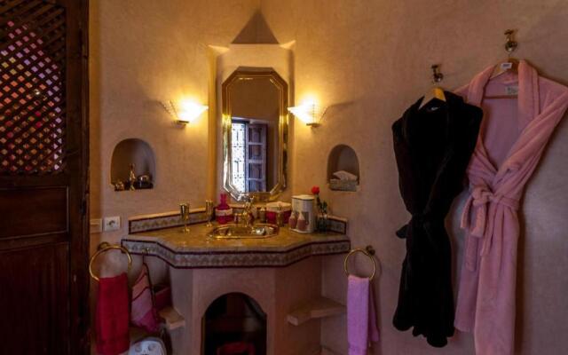 Room in BB - Riad Anabel - Rose Suite