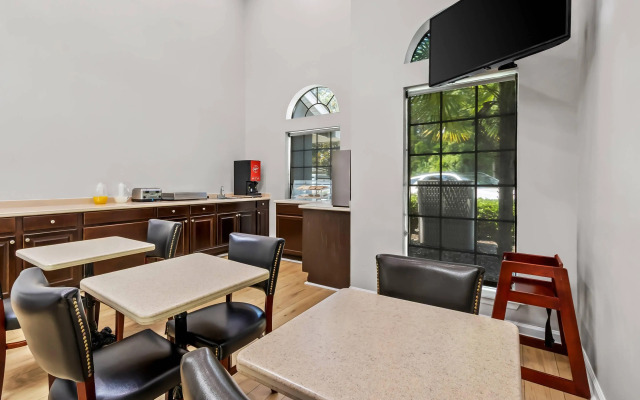 Econo Lodge Inn & Suites Cayce I-26 Airport